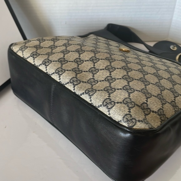 Authentic Gucci Canvas Sherry Line Shoulder Bag. - Picture 6 of 16